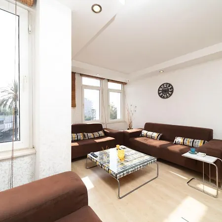Spacious Furnished Flat In The Center Of Appartement