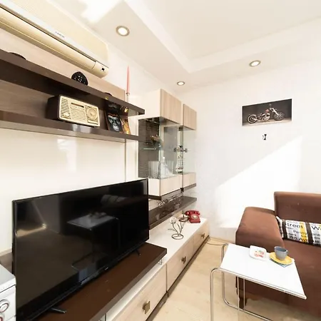 Spacious Furnished Flat In The Center Of Appartement *
